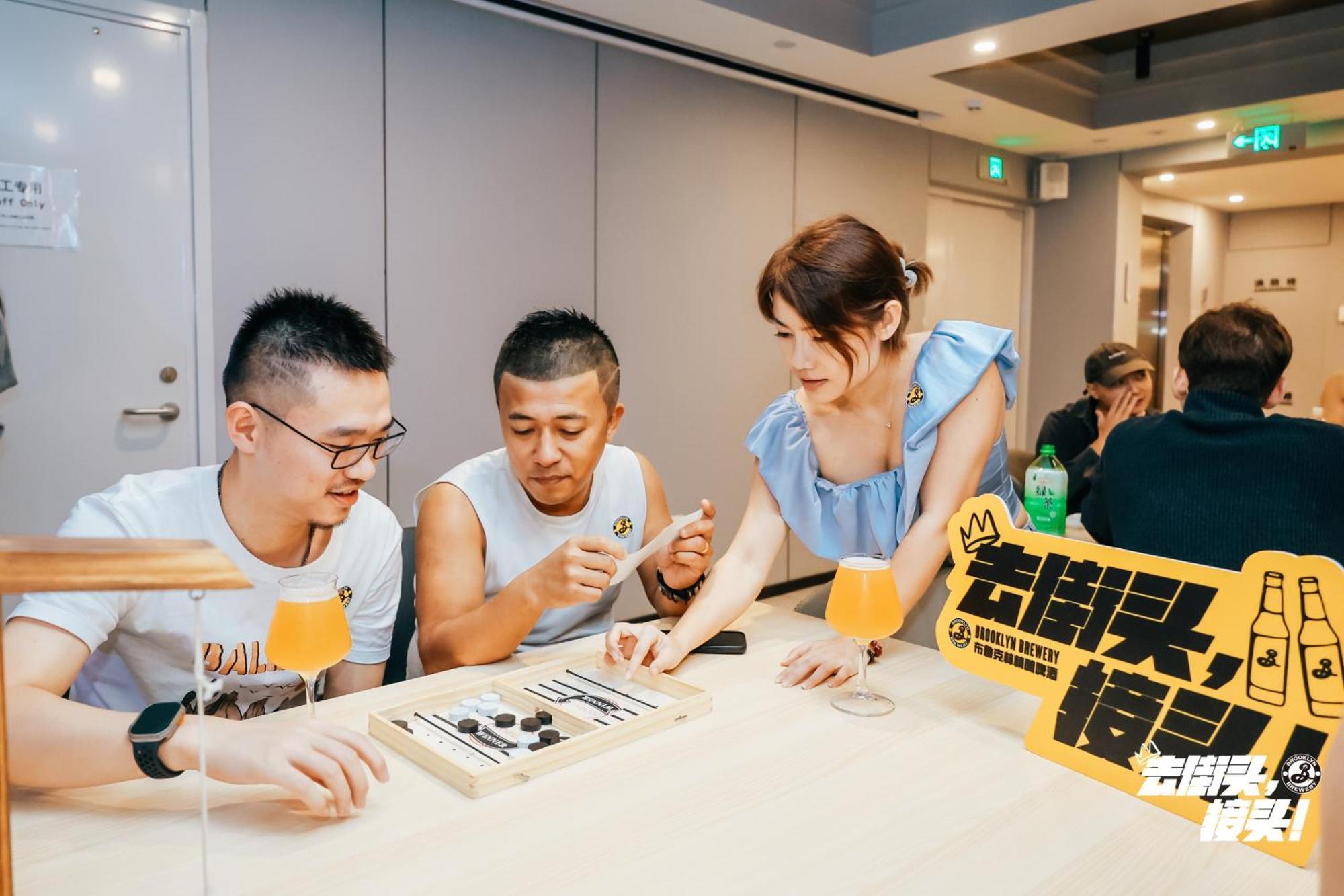 Dayin International Youth Hostel -Near People'S Square & Old Town -Social Area -Bar -Cafe -Gym -Free Laundry Luggage Storage -24H Front Desk -English Service เซี่ยงไฮ้ ภายนอก รูปภาพ