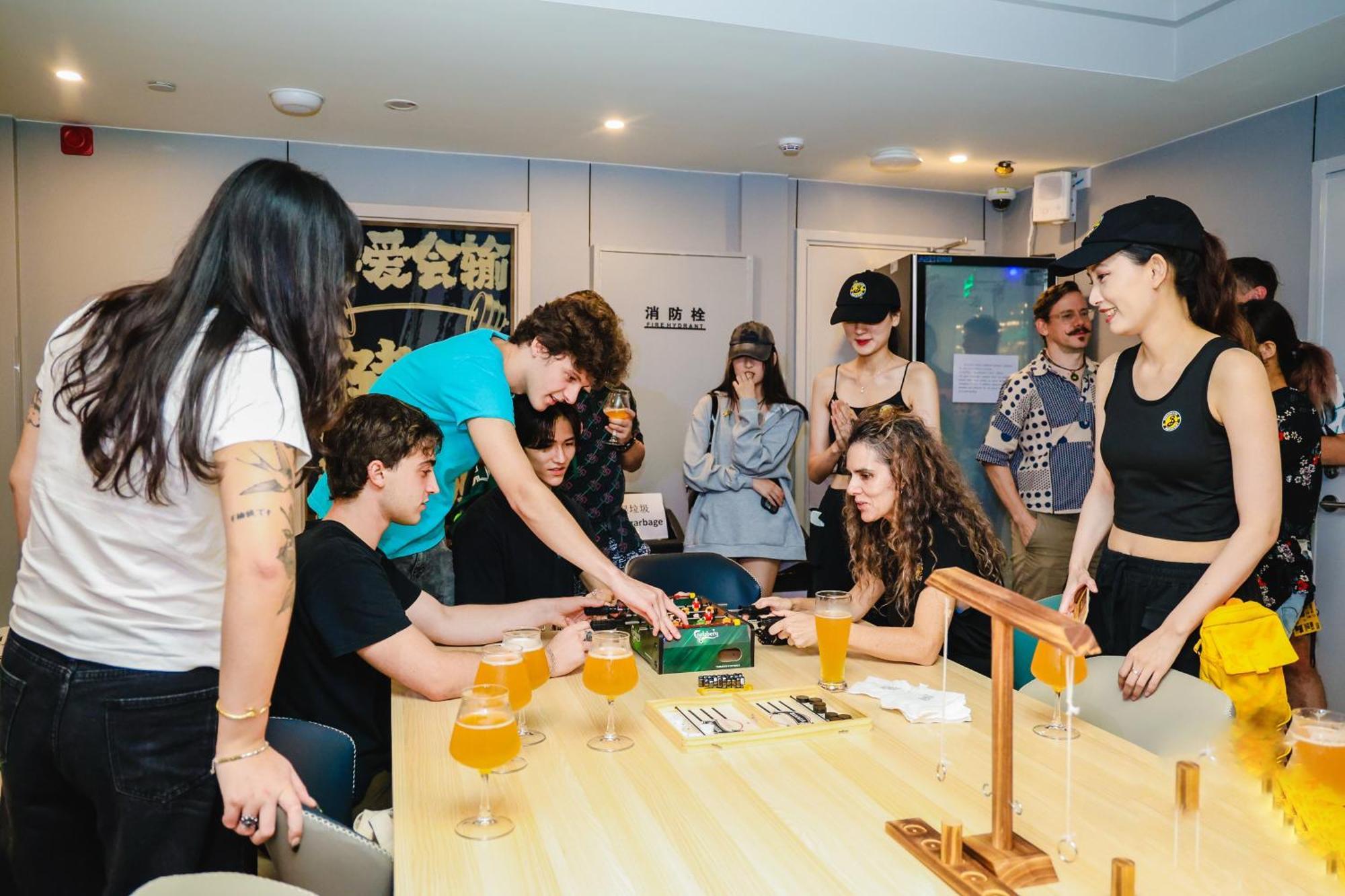 Dayin International Youth Hostel -Near People'S Square & Old Town -Social Area -Bar -Cafe -Gym -Free Laundry Luggage Storage -24H Front Desk -English Service เซี่ยงไฮ้ ภายนอก รูปภาพ